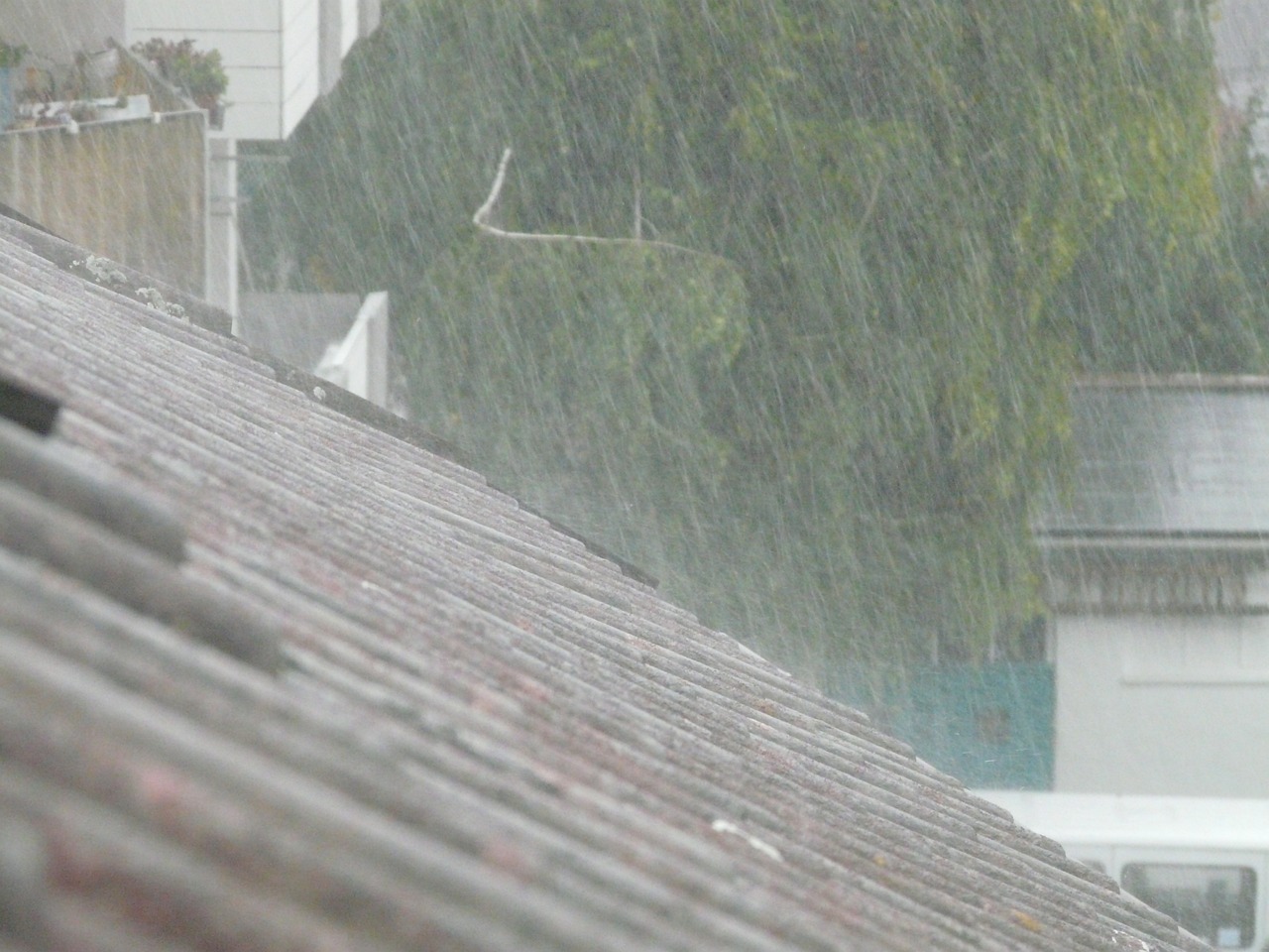 芦山暴雨最新情况报告，实时更新暴雨进展及影响分析