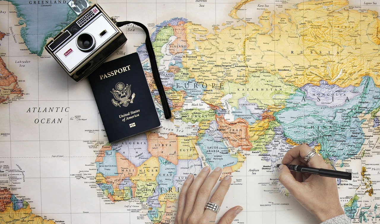 探索未来科技无限可能的两张最新版地图