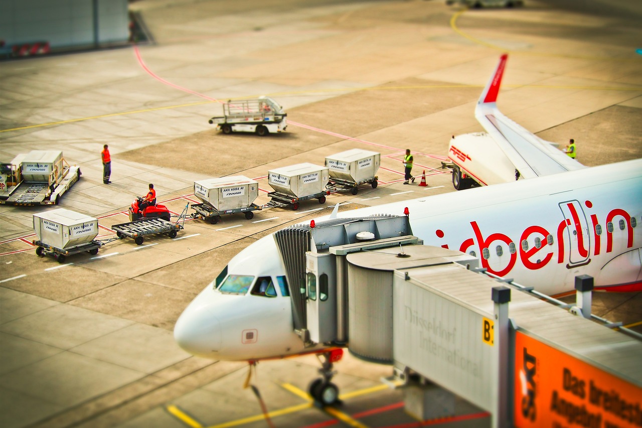 飞机场最新安检措施开启航空安全新篇章